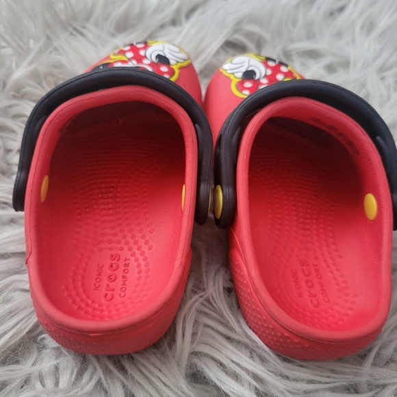 Toddler Girl Red Minnie Mouse Crocs - Picture 4 of 6